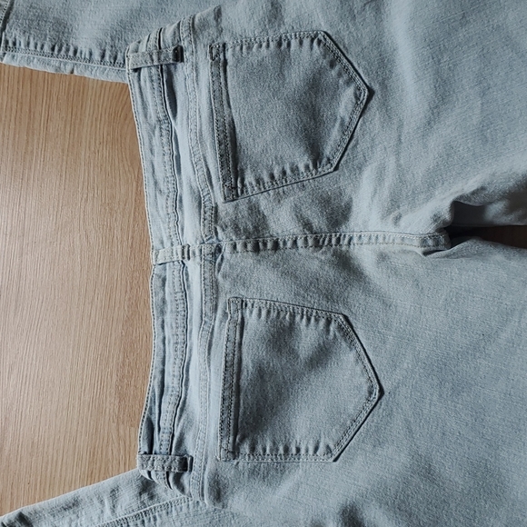 Distressed jeans - Picture 4 of 4